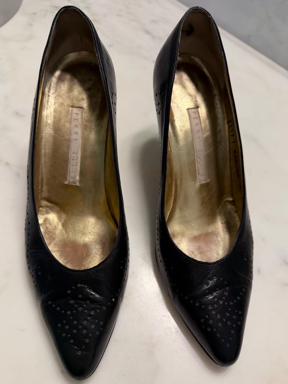 Perry Ellis Collection Vintage Black Pumps - Picture 4 of 6